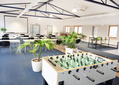 Ein Tischkicker in einem Seminarraum